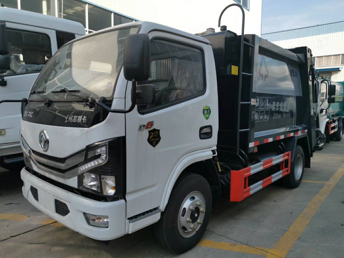 東風小多利卡六方國六壓縮式垃圾車圖片
